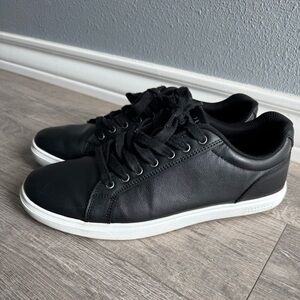 Perry Ellis Black Leather Sneakers with White Soles